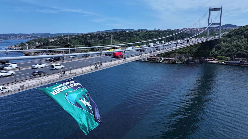 Kocaelispor bayrağı, İstanbul Boğazı’nda dalgalandı / Video eklendi