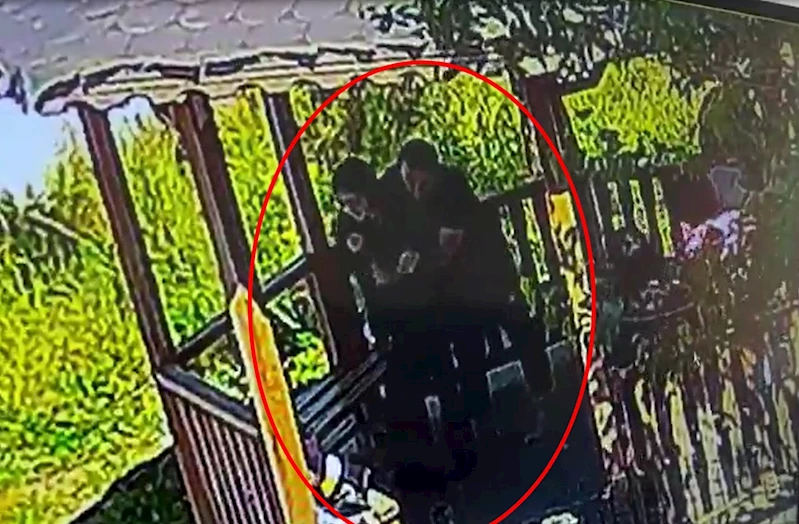 Nefes borusuna yabancı cisim kaçan öğrencisini, Heimlich manevrasıyla kurtardı