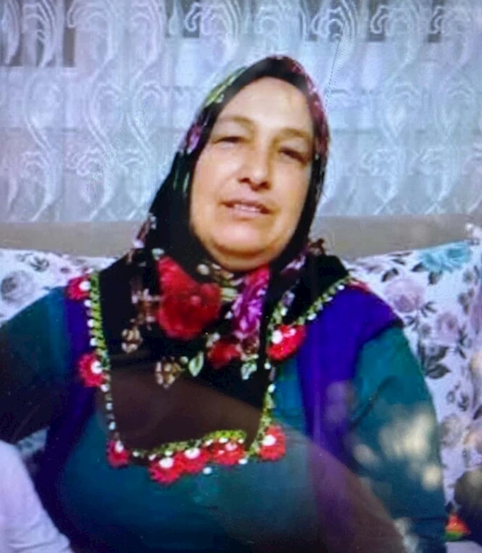 Otomobilin çarptığı motosikletin sürücüsü ile yanındaki eşi öldü 