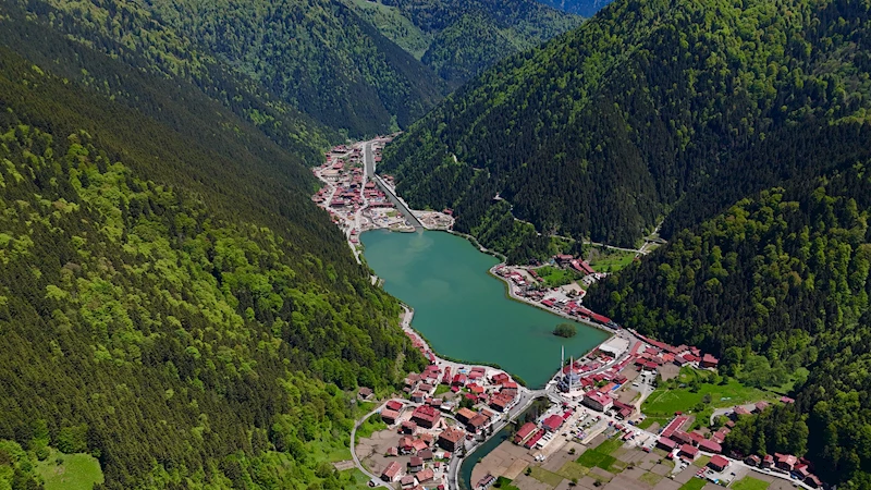 Uzungöl’de yoğun trafiğe, otopark ve ring sistemi