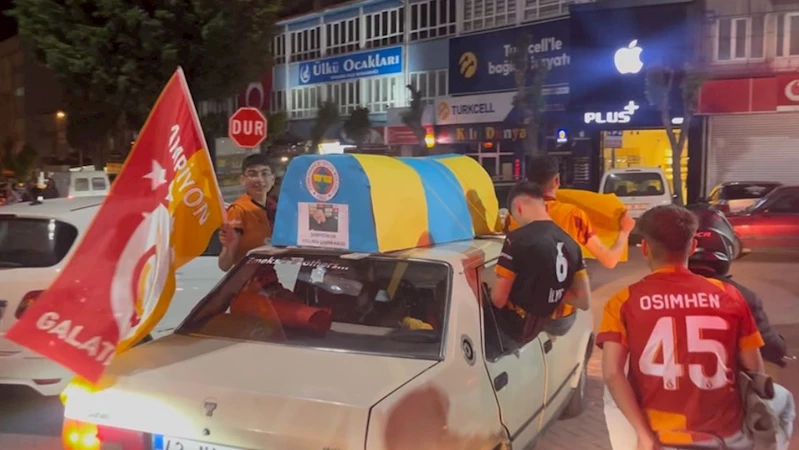 Kütahya’da Galatasaraylılar, sokaklara döküldü