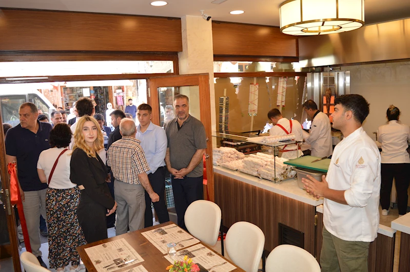 Mardin’de açılan ‘Gönül Mutfağı’nın geliri Hatay’daki öğrencilerin öğle yemeğinde kullanılacak 