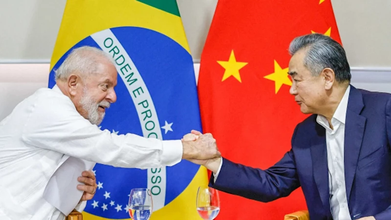 Brezilya Devlet Başkanı Lula da Silva, Çin Dışişleri Bakanı Wang Yi ile görüştü 