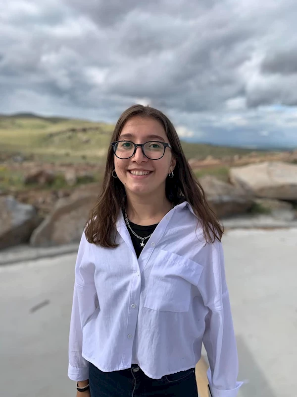 19 yaşındaki Ecem