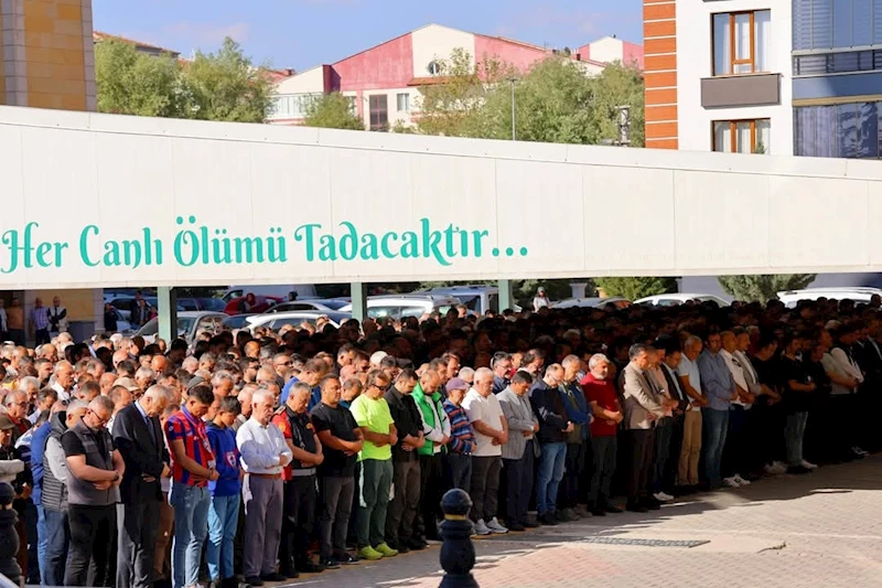 19 yaşındaki Ecem