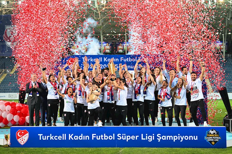 ABB FOMGET, şampiyonluğu coşkuyla kutladı