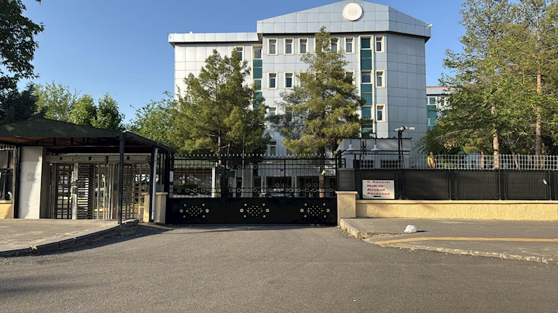 İş yerlerini kurşunlayıp kundaklayan 