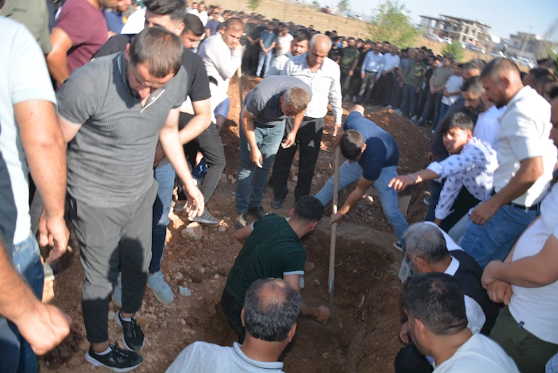 Hafif ticari araç şarampole devrildi: 3 ölü, 3 yaralı (2)