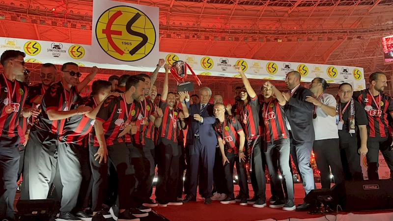 Eskişehirspor, şampiyonluğunu kutladı 