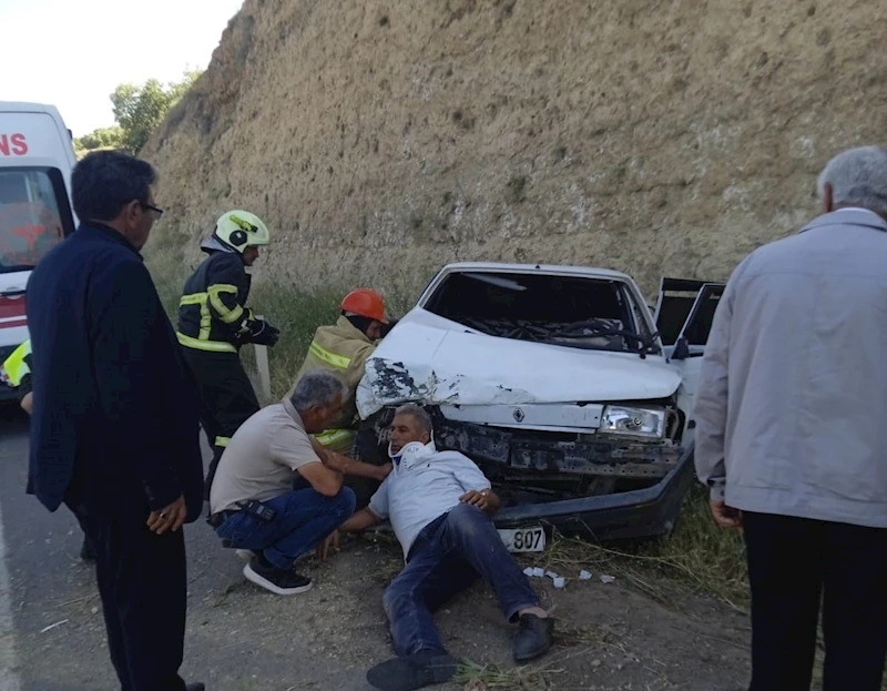 Mardin’de otomobiller çarpıştı: 3