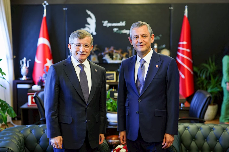 Özel, Davutoğlu ile bir araya geldi 