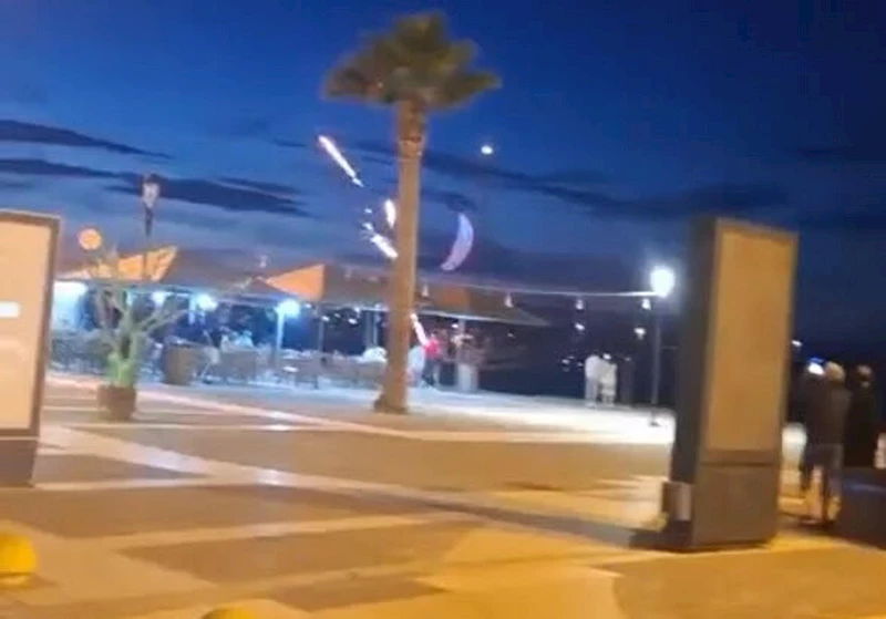 Emekli astsubay, gösteri yaptığı paramotorla tekneye çarptı; o anlar kamerada