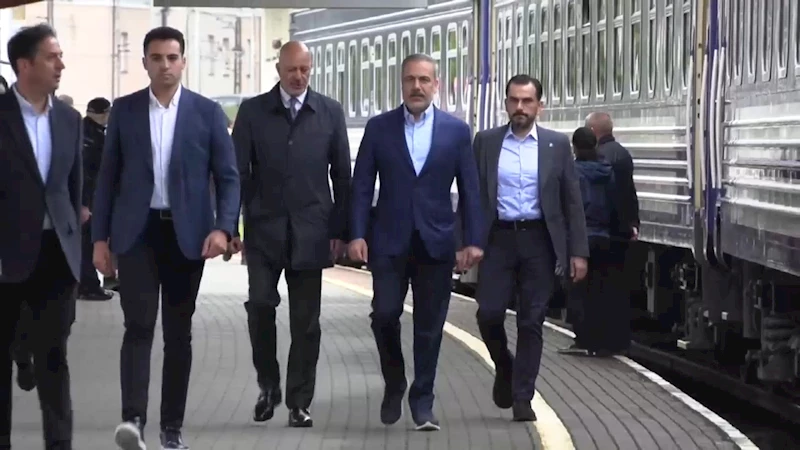 Bakan Fidan, Ukrayna ziyareti için trenle Polonya