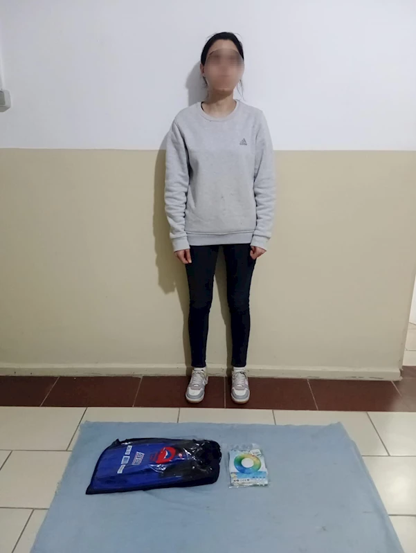 Yüzerek Yunan adasına geçmeye hazırlanan kaçak göçmen yakalandı