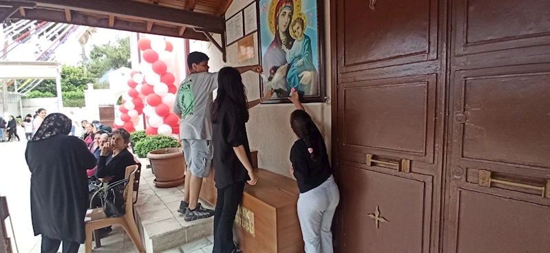 Kilisede Hıdrellez kutlaması; mum yakılıp, dilek tutuldu