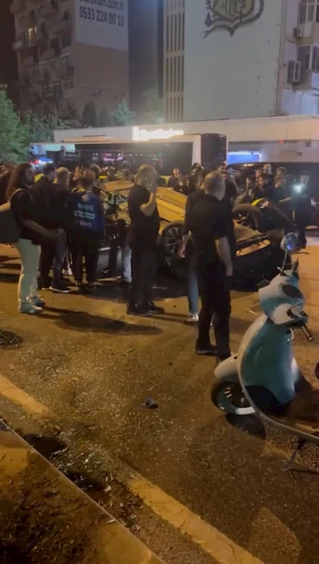 İstanbul - Beşiktaş’ta alkollü sürücü otomobille direğe çarpıp takla attı: 1 ölü 2 yaralı 