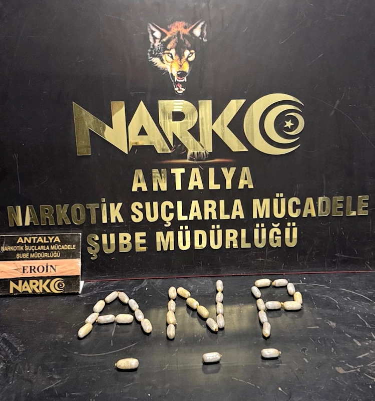 Havalimanında yakalanan 2 şüphelinin, 35 kapsül eroin yuttuğu belirlendi