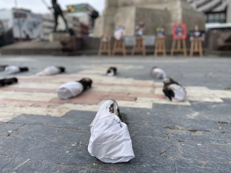 Ankara- Öğretim görevlisinden Gazze için kefenli protesto /Video eklendi 
