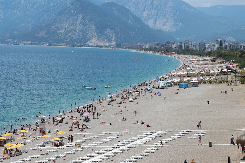 Antalya sahillerinde yoğunluk /Video eklendi 