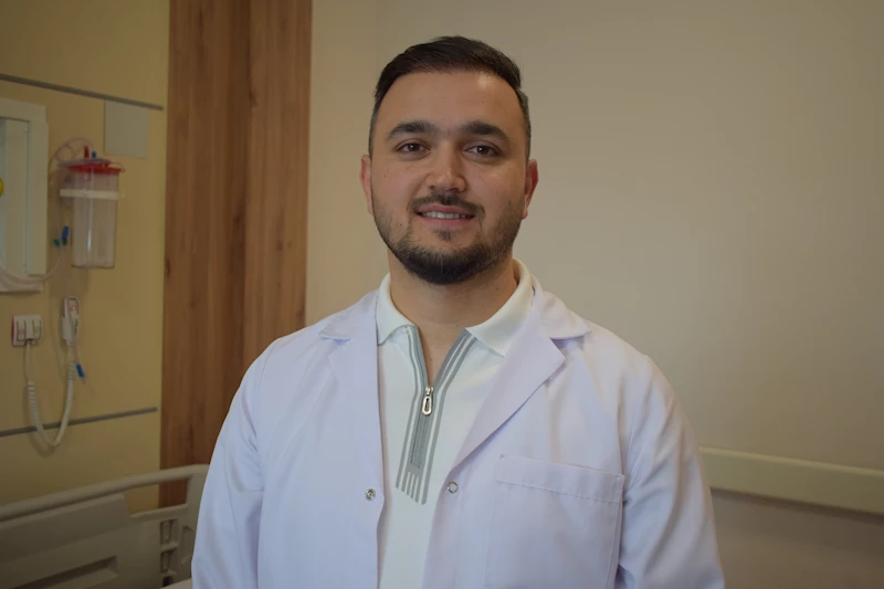 10 aylık bebeğin nefes borusuna şeker ambalajı kaçtı; operasyonla çıkarıldı