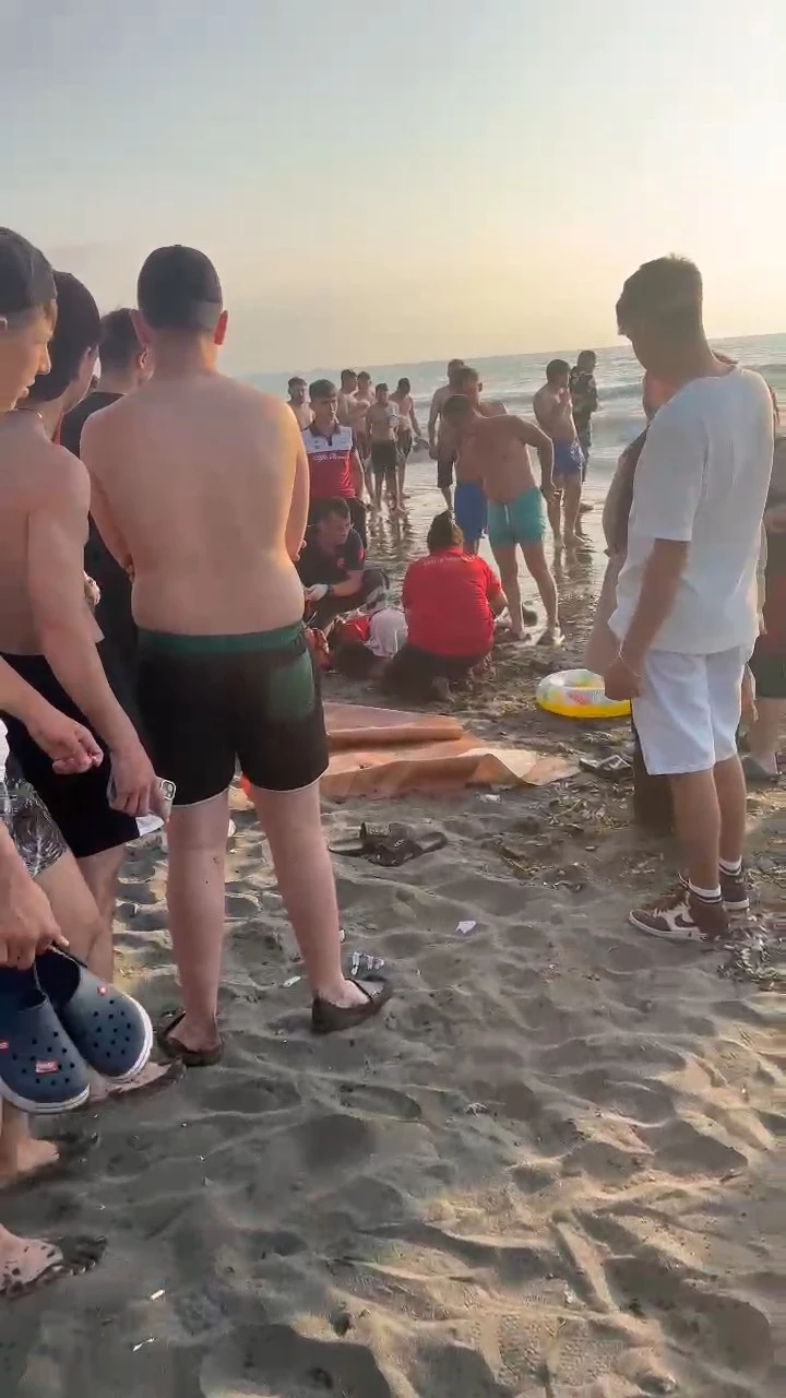 Boğulma tehlikesi geçirip peş peşe suya atladılar; baba ile 3 çocuğu hastaneye kaldırıldı 