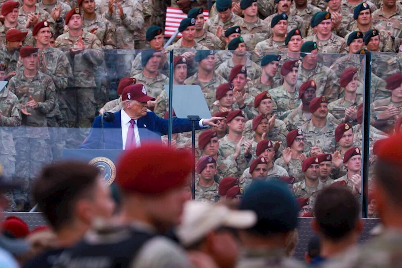Trump: Amerikan bayrağını yakanlara bir yıl hapis cezası verilmeli
