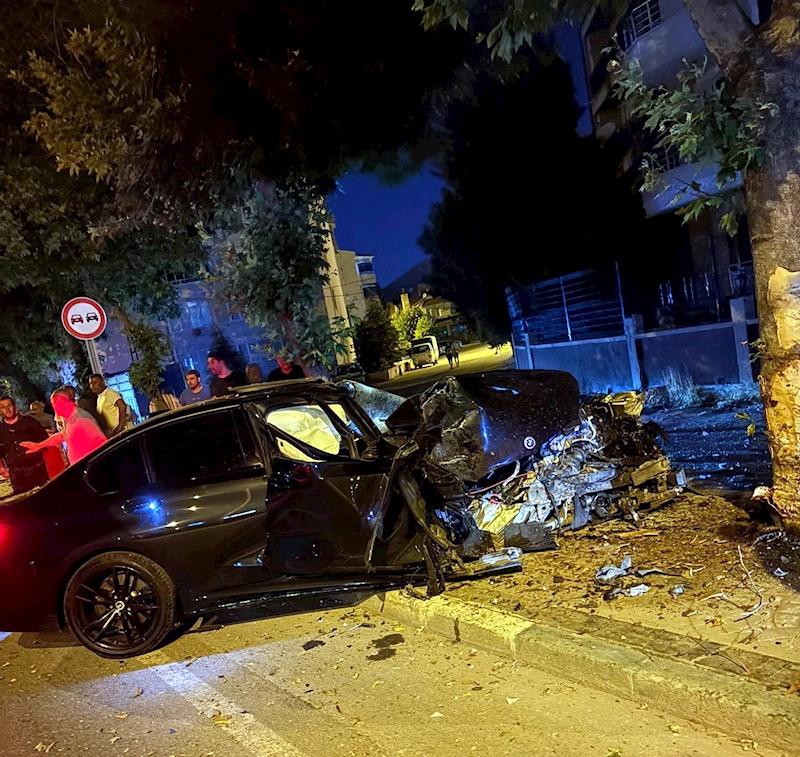 Ağaca çarpan otomobildeki İpek hayatını kaybetti / Ek fotoğraflar
