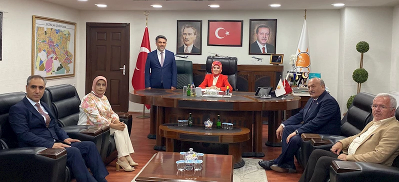 Bakan Göktaş, kadın kooperatifinde hamur açtı (2)