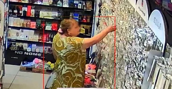 Mağazadan hırsızlık kamerada