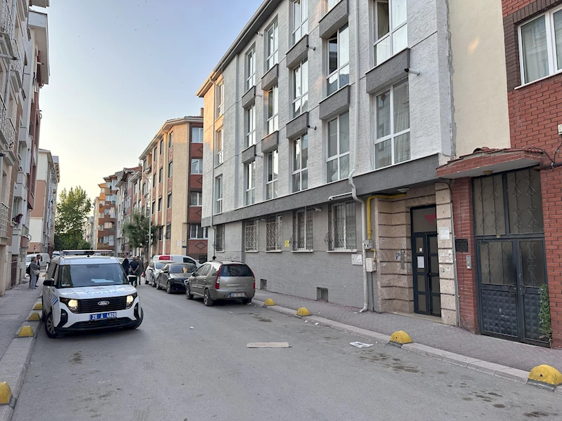 Evinde ölü bulundu