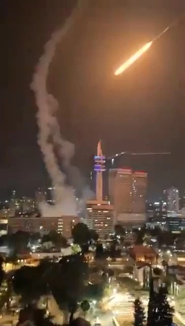İran yeni bir füze saldırısı başlattı