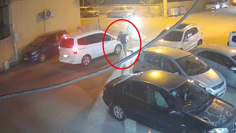 Polisin ‘Dur’ ihtarına uymayan motosikletli kaza yapınca yaya olarak kaçtı; o anlar kamerada