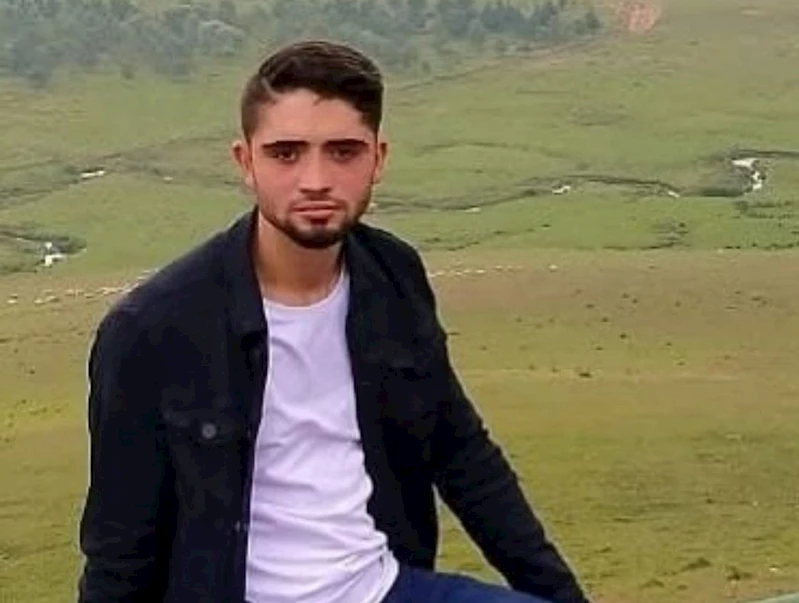 Çalıştığı sırada yıkılan binanın altında kalan iş makinesi operatörü toprağa verildi