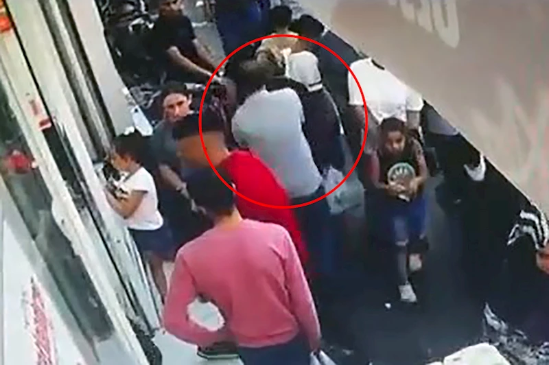 Alışverişe çıkan kadının çantasındaki parayı çaldı; 