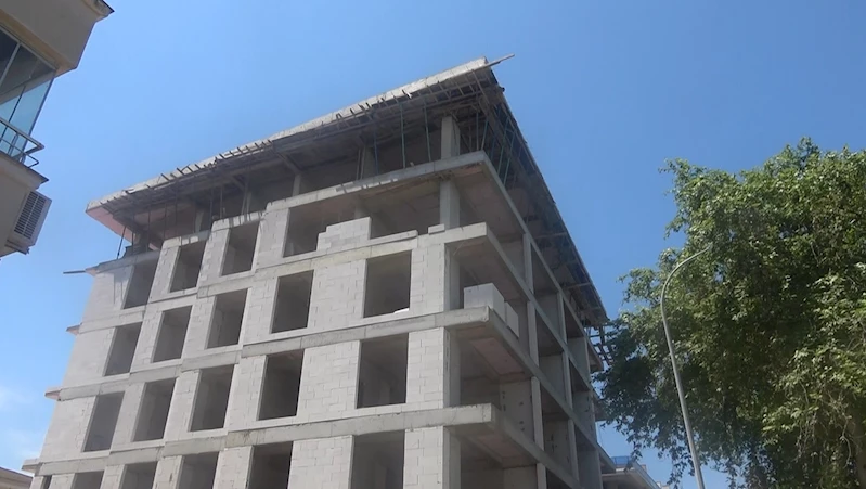 Yalova- İnşaatın 5’inci katından düşen işçi ağır yaralandı /Video eklendi 