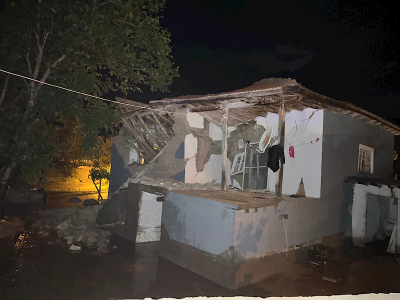 Kırşehir’de sel nedeniyle 1 ev yıkıldı, 3 ev ağır hasar gördü/ Görüntü eklendi