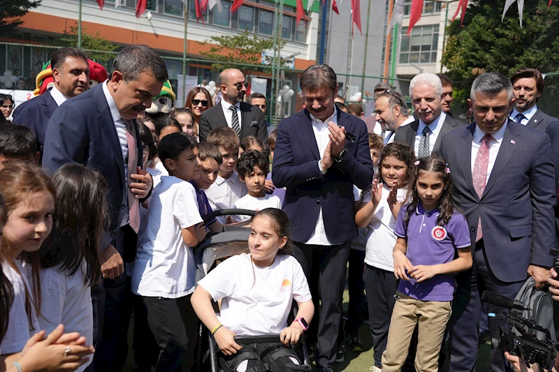 Milli Eğitim Bakanı Yusuf Tekin, Bahçelievler’de karne dağıtım törenine katıldı