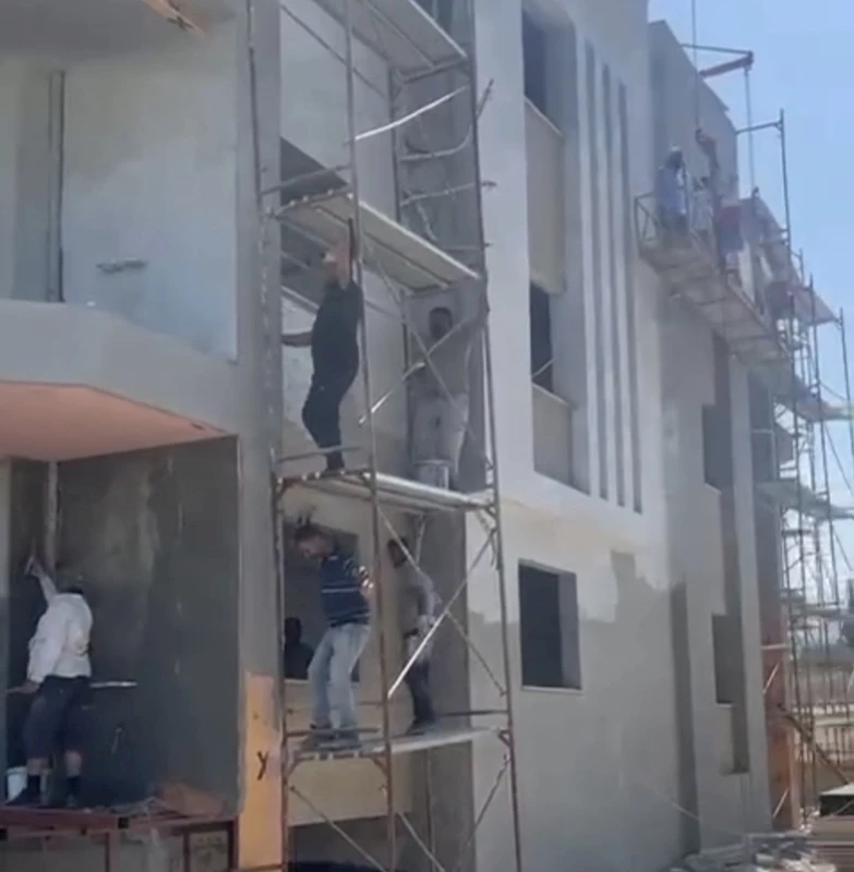 Müteahhitten inşaat işçilerine davul zurnalı sürpriz