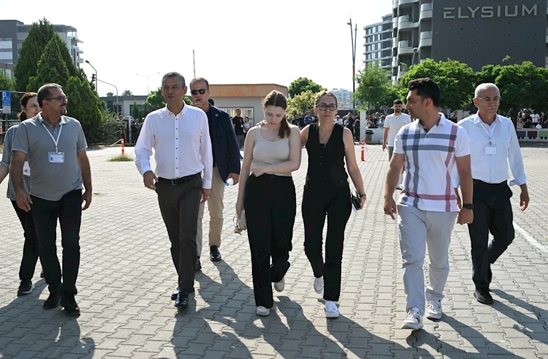 Özgür Özel, Nehir Zeyrek