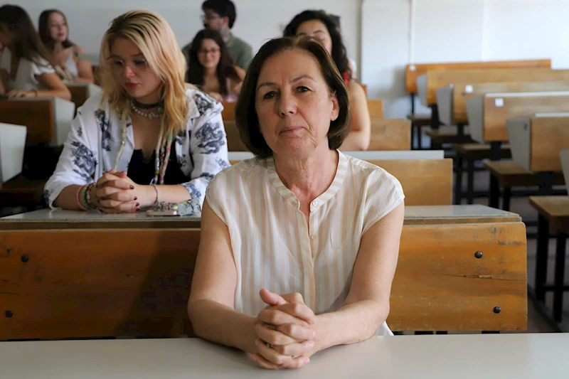 Profesör, emekli olduğu üniversiteye öğrenci olarak döndü