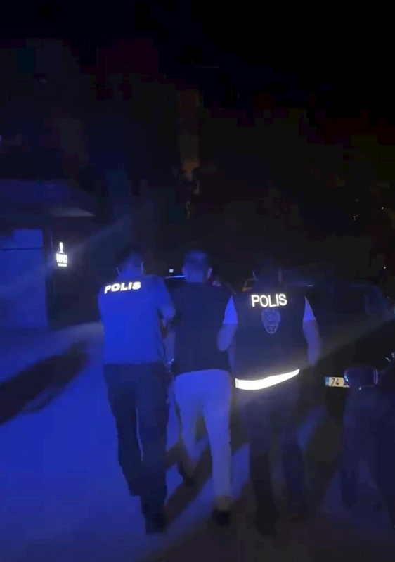 Beyzbol sopası ile saldıran komşusunu vuran şüpheli tutuklandı