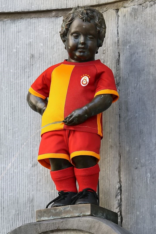 Manneken Pis heykeli, Galatasaray formasını giydi