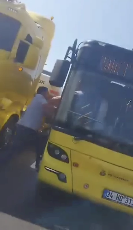 İstanbul - Maltepe D-100 Karayolu’nda TIR
