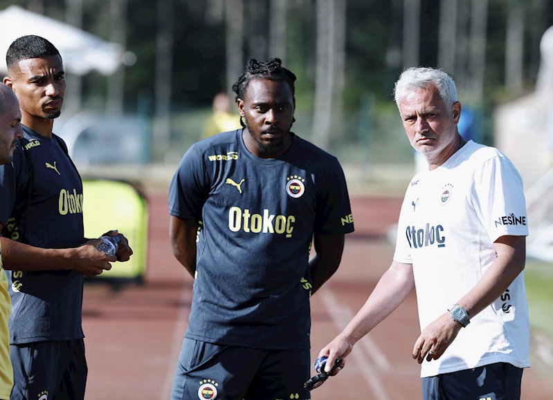 İstanbul - Fenerbahçeli futbolcu Osayi-Samuel, saatinin çalındığı iddiasıyla şikayetçi oldu