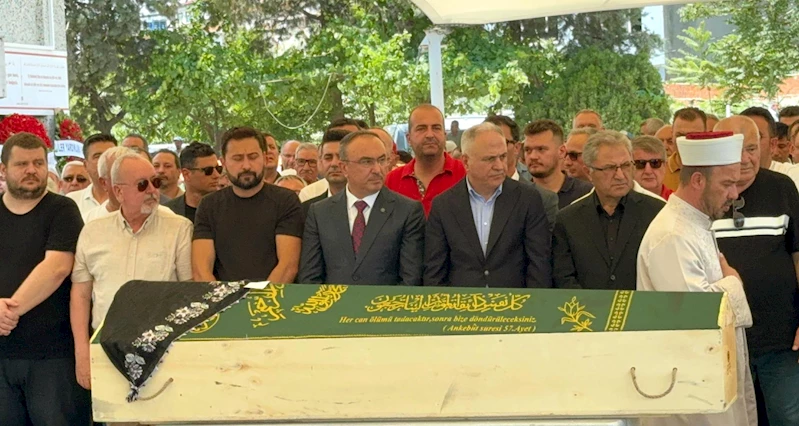 Genelkurmay Başkanı Orgeneral Gürak’ın kayınvalidesi son yolcuğuna uğurladı