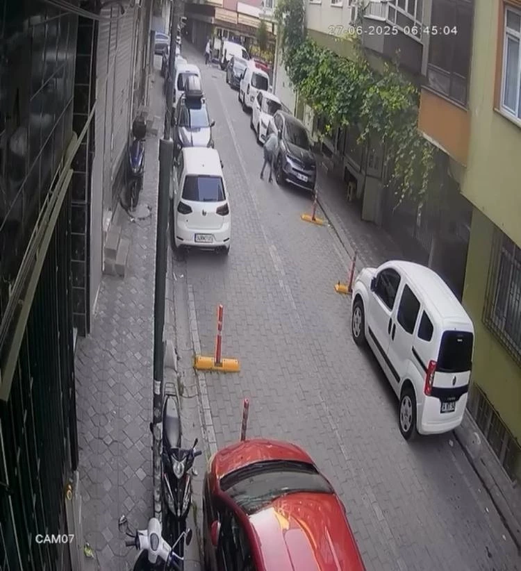 İstanbul-Zeytinburnu’nda sokak sokak dolaşıp araçların lastiklerini bıçakla patlattı