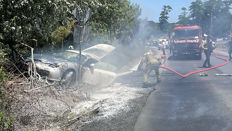 İstanbul - Sarıyer’de lüks otomobil alev alev yandı