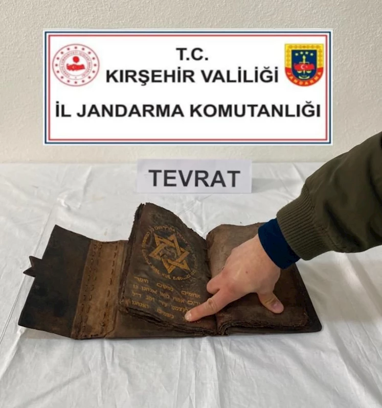 Kırşehir’de 700 yıllık el yazması Tevrat ele geçirildi