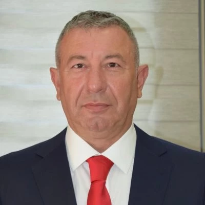 Çeşme’de silahlı saldırıya uğrayan iş insanı yaralandı