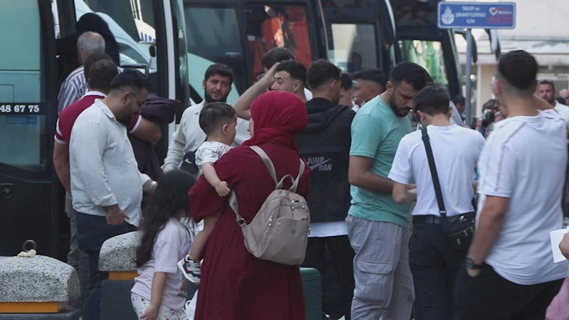 İstanbul - Otogarda bayram yoğunluğu: Araçların doluluk oranı yüzde 100